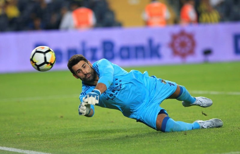 Volkan Demirel uçakta isyan etti