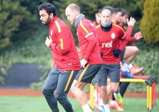 Aslan gözünü Kartal'a dikti