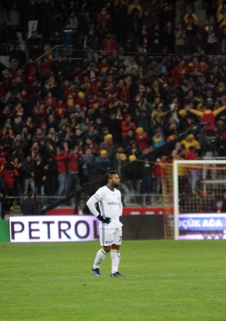 Kayserispor-Fenerbahçe karşılaşmasından kareler