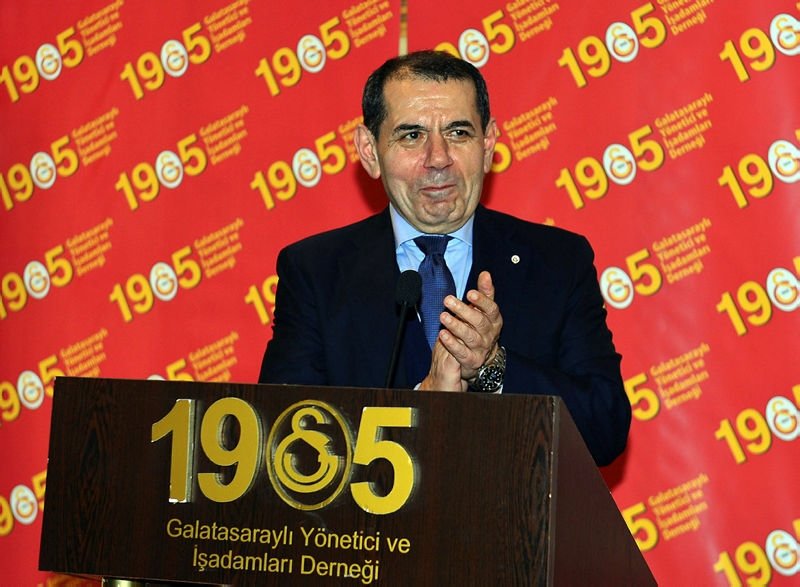 Galatasaray’da taşlar yerinden oynadı