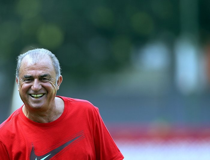 Fatih Terim, Randers maçı öncesinde son hazırlıkları takip ediyor.