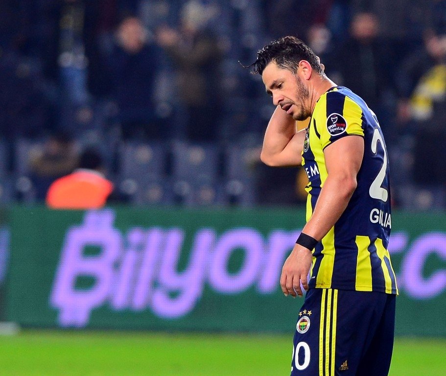 Fenerbahçe soyunma odası karıştı!