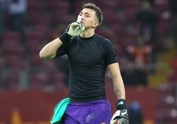 Muslera'ya antrenör aranıyor