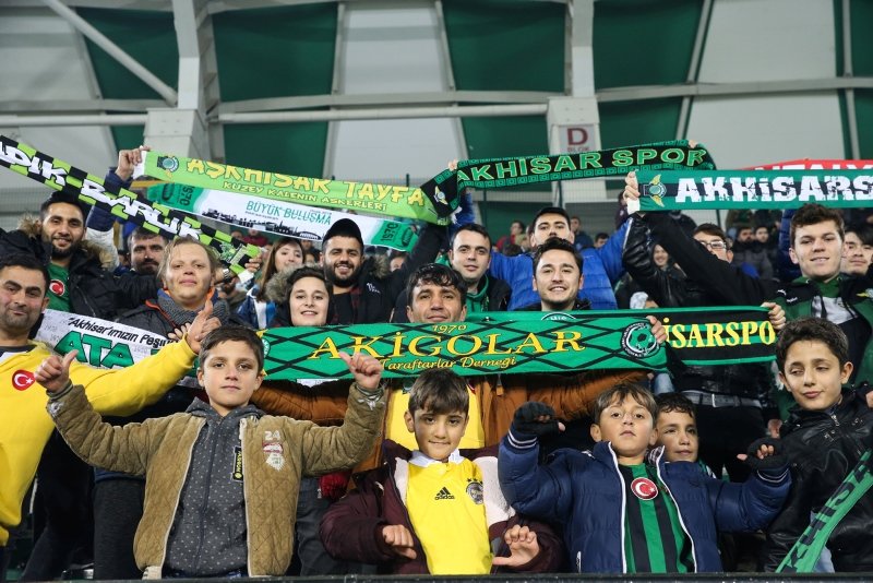 Fenerbahçe taraftarından Comolli isyanı! İşte tepkiler...