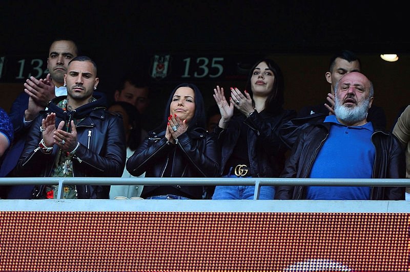 Beşiktaş tribünlerinde yenge rüzgarı