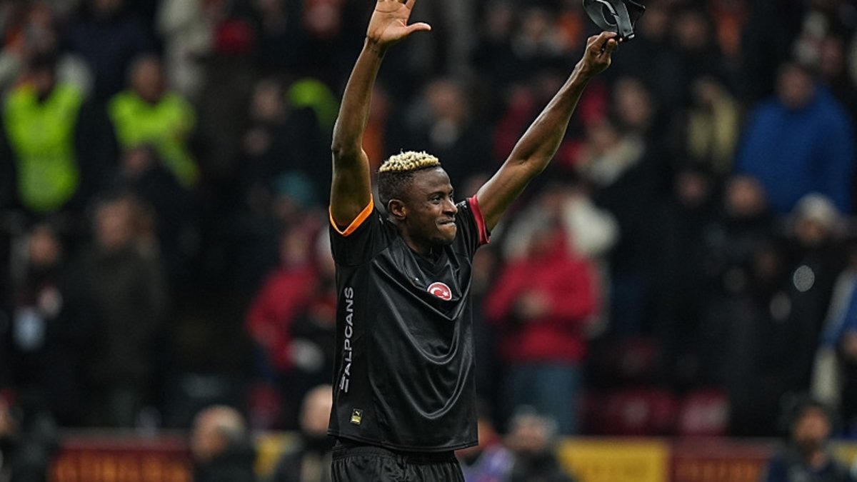 GALATASARAY HABERİ: Osimhen'den takıma büyük motivasyon! Futbolcuları topladı ve... GALATASARAY HABERİ: Osimhen'den takıma büyük motivasyon! Futbolcuları topladı ve...