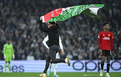 Kopenhag-Manchester United maçı durdu! Filistin bayrağıyla sahaya girdi dünyaya mesaj verdi