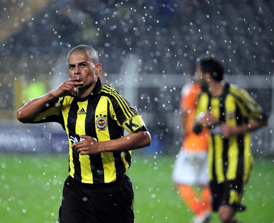 Taraftarların Alex tepkisi