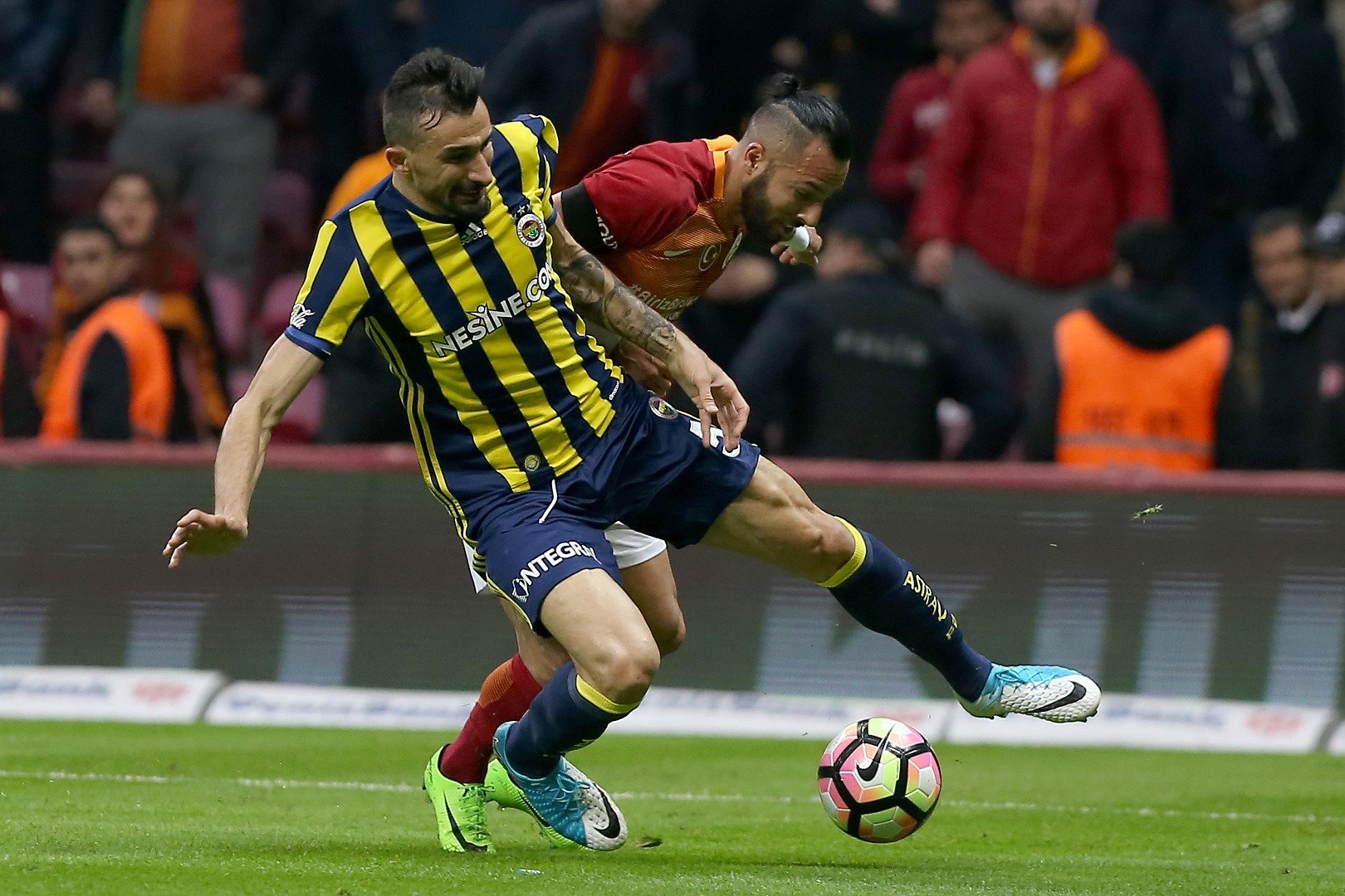 Fenerbahçe’nin transferlerini canlı yayında açıkladı