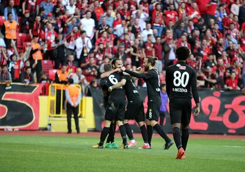 Eskişehirspor 3 puanı 3 golle aldı
