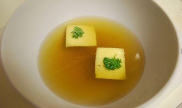 Consomme (Konsome) çorbası nasıl yapılır?