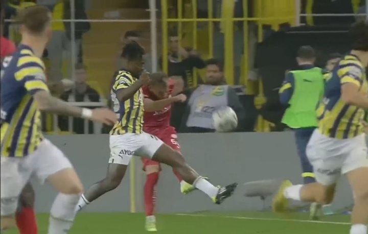 Fenerbahçe - Sivasspor maçında kırmızı kart çıktı! İşte o pozisyon... - 2