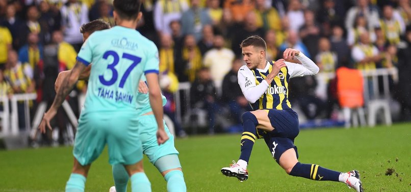 Fenerbahçe 2 kez penaltı bekledi! Szymanski ve Fred...