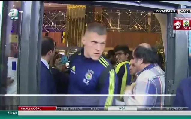Fenerbahçe kafilesi stada hareket ediyor