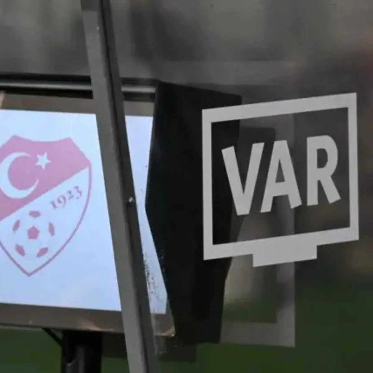 Gençlerbirliği-Fenerbahçe maçının VAR görevlendirmeleri açıklandı!