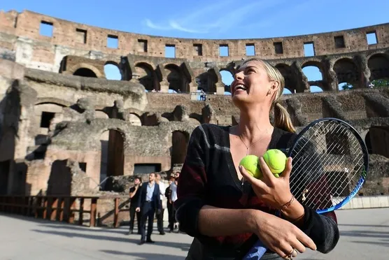 Sharapova, Kolezyum'u gezdi