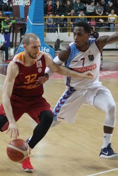 Galatasaray, Trabzonspor'u devirdi