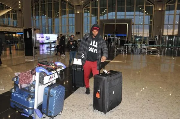 Ryan Babel, İstanbul'dan ayrılmak üzere havalimanına geldi - 2