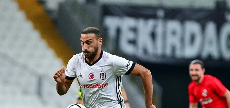 Cenk Tosun'a gelen teklif Beşiktaş'ı ikiye böldü