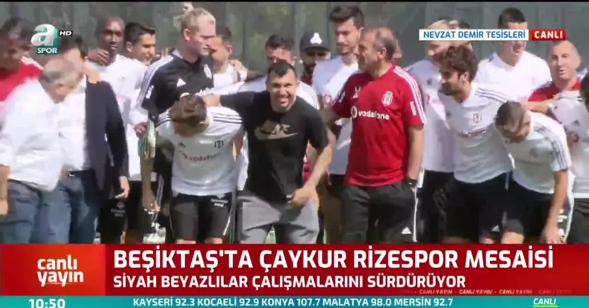 Medel takım arkadaşlarıyla vedalaştı