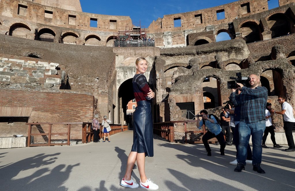 Sharapova, Kolezyum’u gezdi