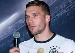 Podolski'ye teklif yağıyor