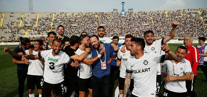 Bakan Bak'tan Altay ve Hatayspor'a kutlama