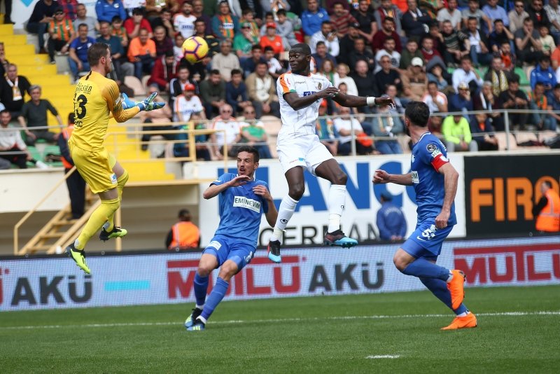 Alanyaspor - Erzurumspor maçından kareler
