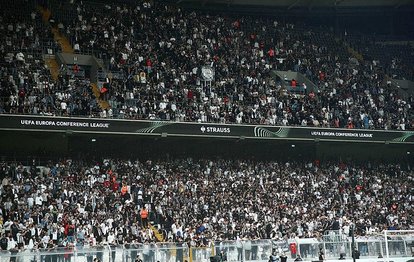 Beşiktaş taraftarlarından istifa tezahüratları!