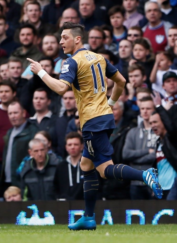 Arsenal’da yılın futbolcusu Mesut Özil