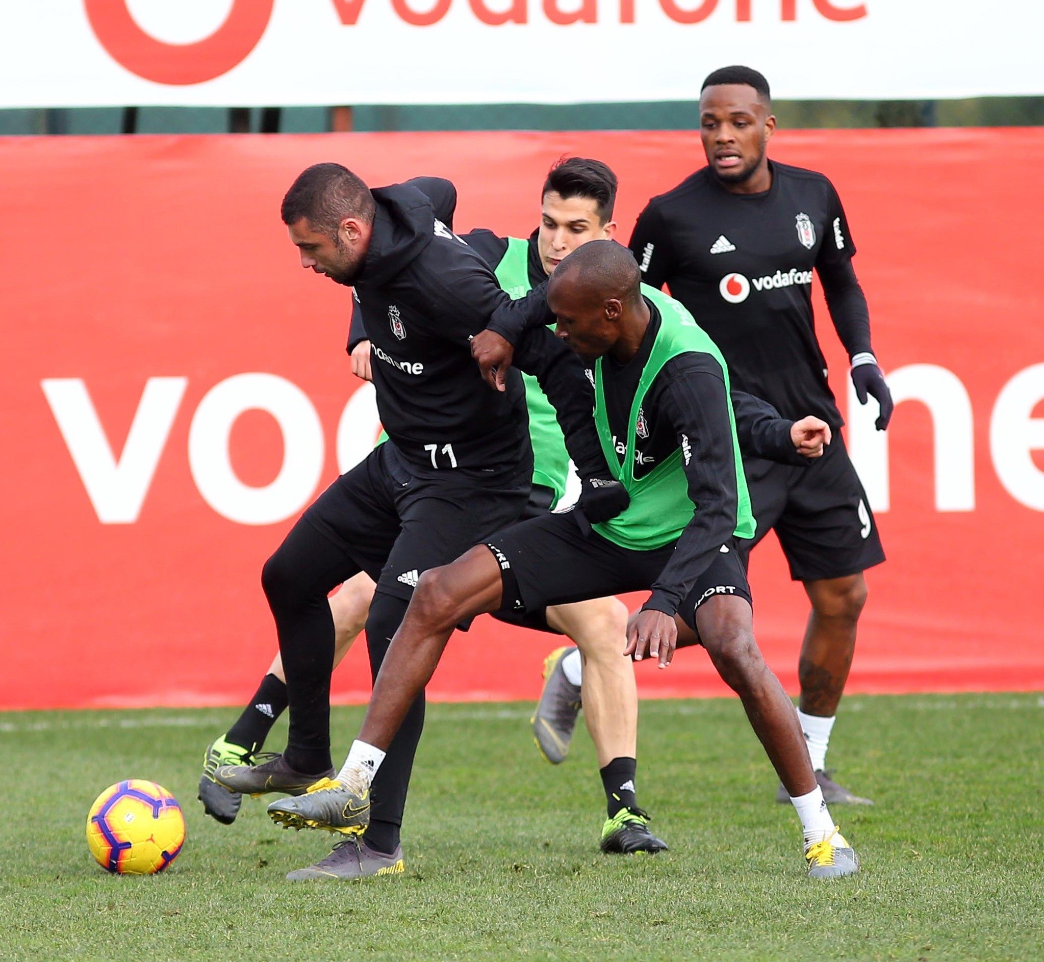 Kagawa ilk antrenmanına çıktı