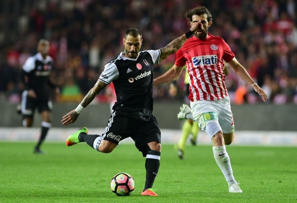 Antalyaspor-Beşiktaş karşılaşmasından kareler