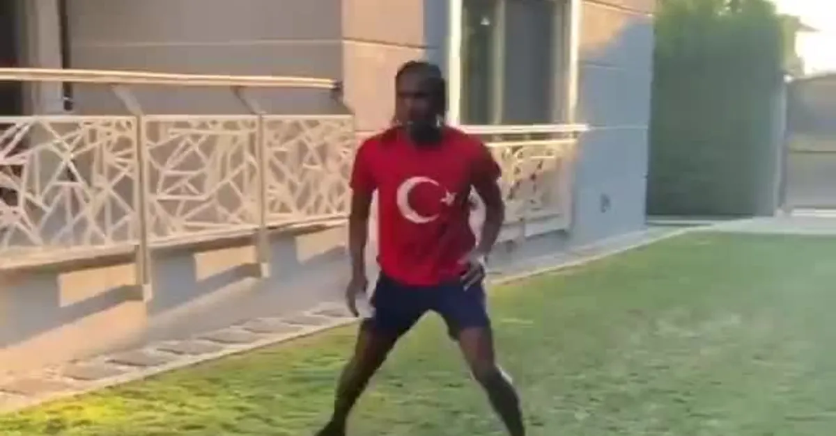 Hugo Rodallega'dan alkışlanacak hareket