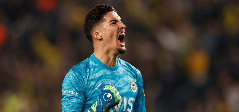 Fenerbahçe-Konyaspor maçında Altay Bayındır'dan kritik müdahale! İlk yarıya damga vuran an