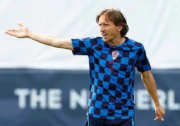 Modric imzayı attı!