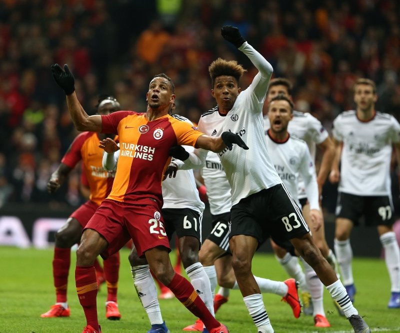 Galatasaray’da orta saha sil baştan!