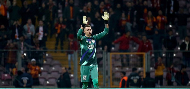 Fernando Muslera Galatasaray'ı sırtlıyor