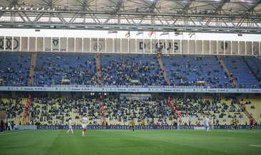 Kadıköy'de tribünlerden büyük tepki!