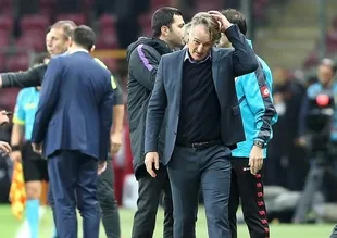 'Riekerink Bey'in koltuğu sallantıda