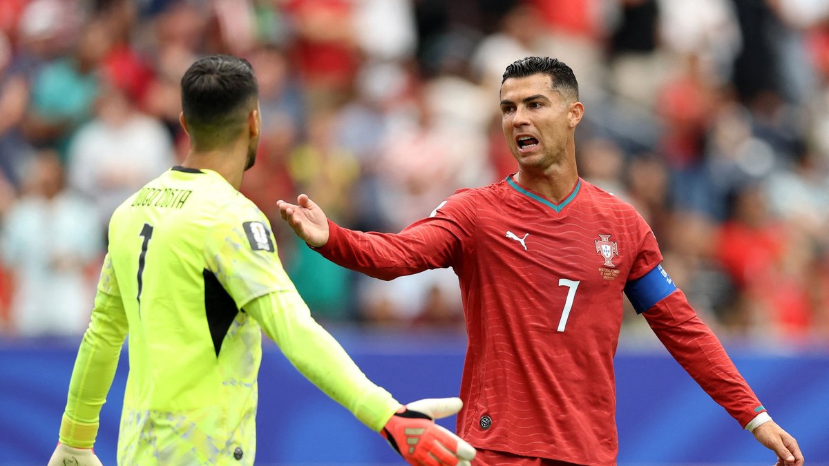 Cristiano Ronaldo çılgına Döndü! Takım arkadaşıyla tartıştı