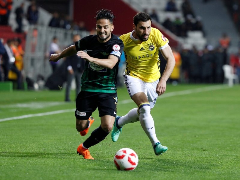 Fenerbahçe’de yıldız isim kadro dışı!