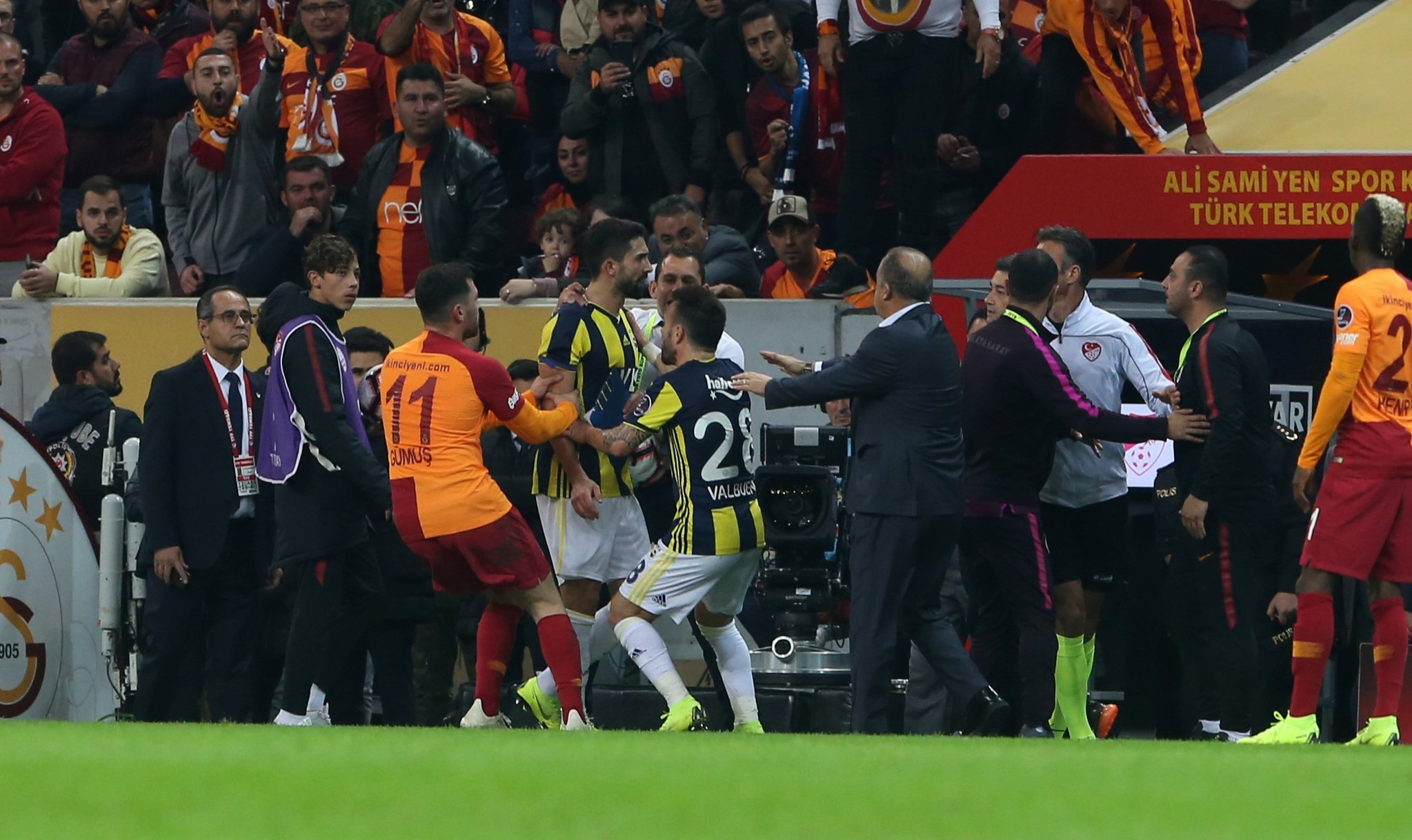 Derbide saha kenarı karıştı!