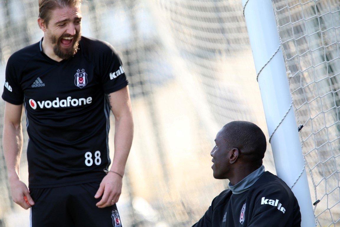 Demba Ba sahalara dönüyor