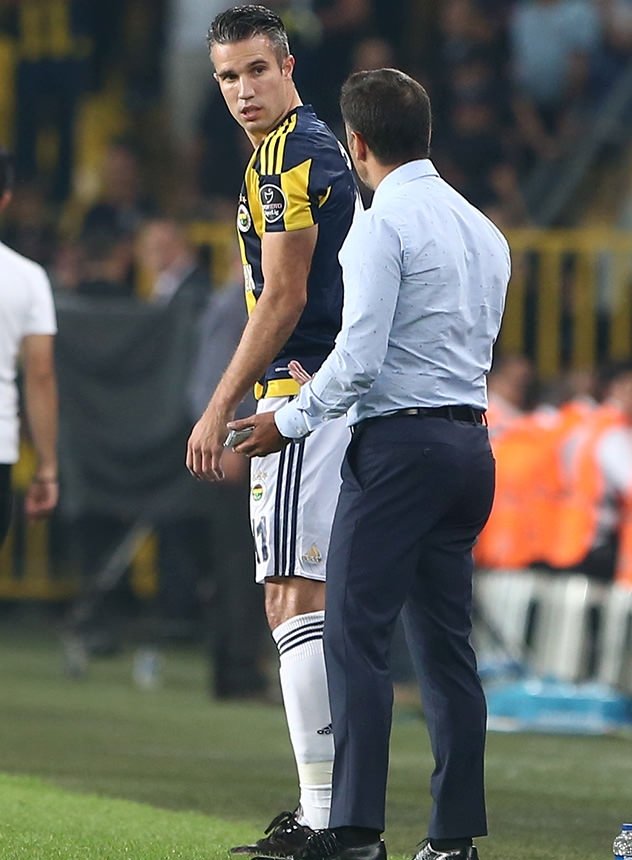 Van Persie’den Pereira’ya şok hareket