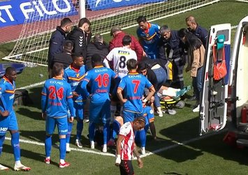 Süper Lig maçında şok anlar! Hastaneye kaldırıldılar...