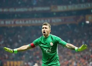 Roma, Fernando Muslera'ya talip
