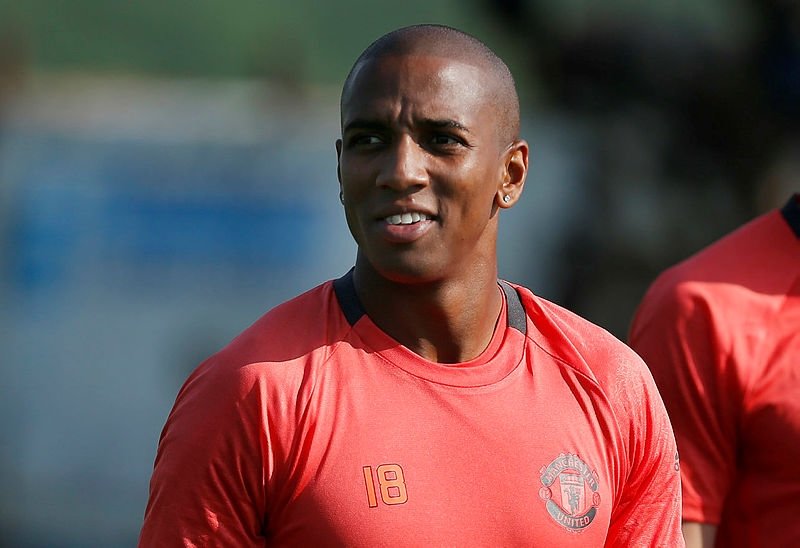 Fenerbahçe’ye Ashley Young’dan yeşil ışık
