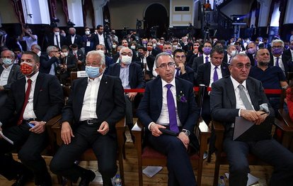 Galatasaray’da başkan adayı Metin Öztürk ve Abdurrahim Albayrak salonu terk etti!