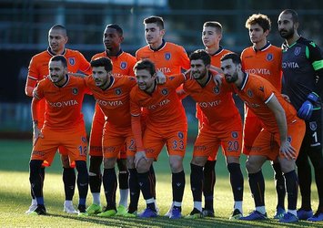 Lider Başakşehir 2 futbolcuyla yollarını ayırıyor
