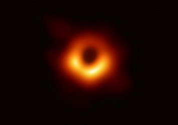 İşte ilk kara delik fotoğrafı